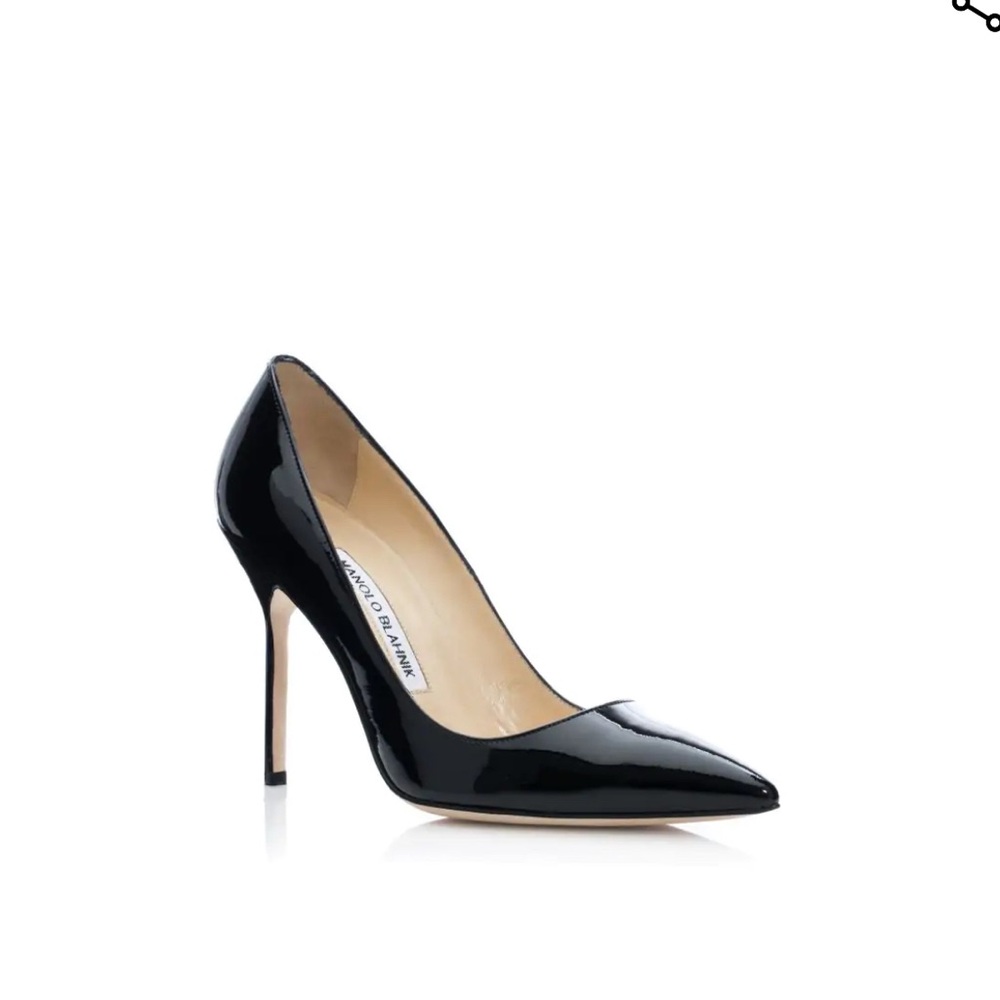 MANOLO BLAHNIK BLACK PATENT PUMP, SIZE 38, PREOWNED GREAT CONDITION